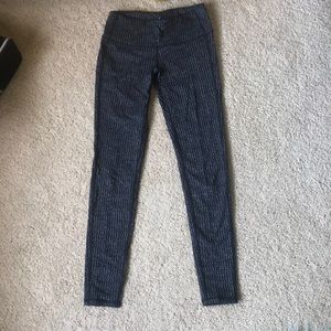 Athleta XS black patterned leggings